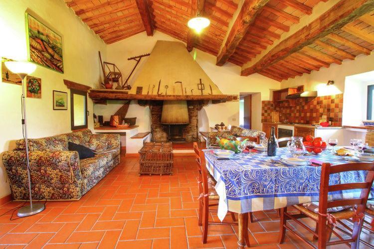 Podere Il Tigliolo กัสตีลีโยเน ดิ ออร์ชา ภายนอก รูปภาพ